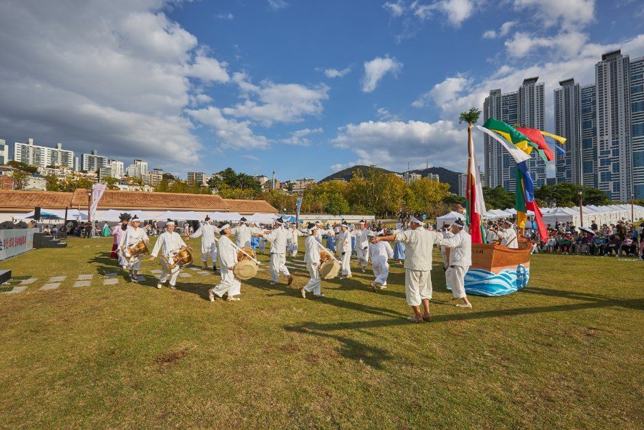 Busan Folk Arts Festival — official photograph 1