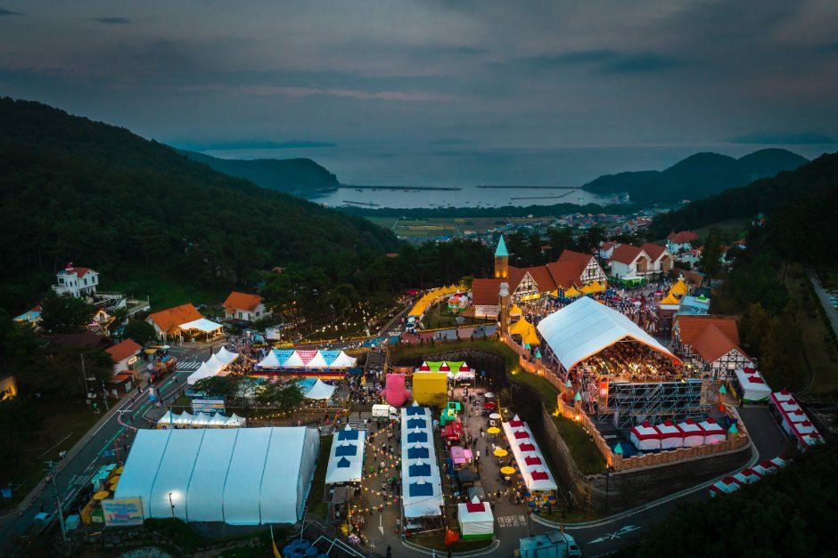 German Village Oktoberfest — official photograph 1