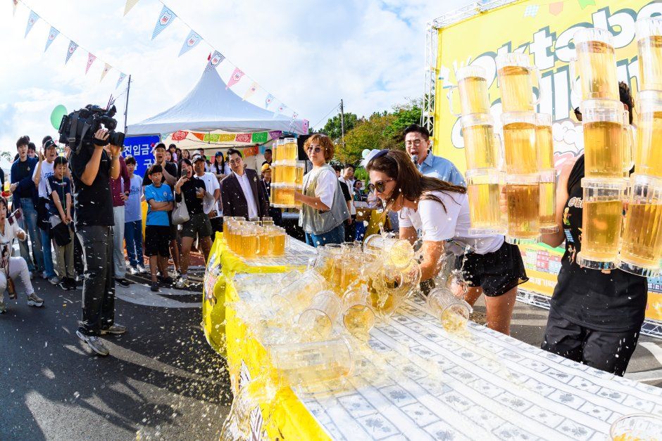 German Village Oktoberfest — official photograph 3