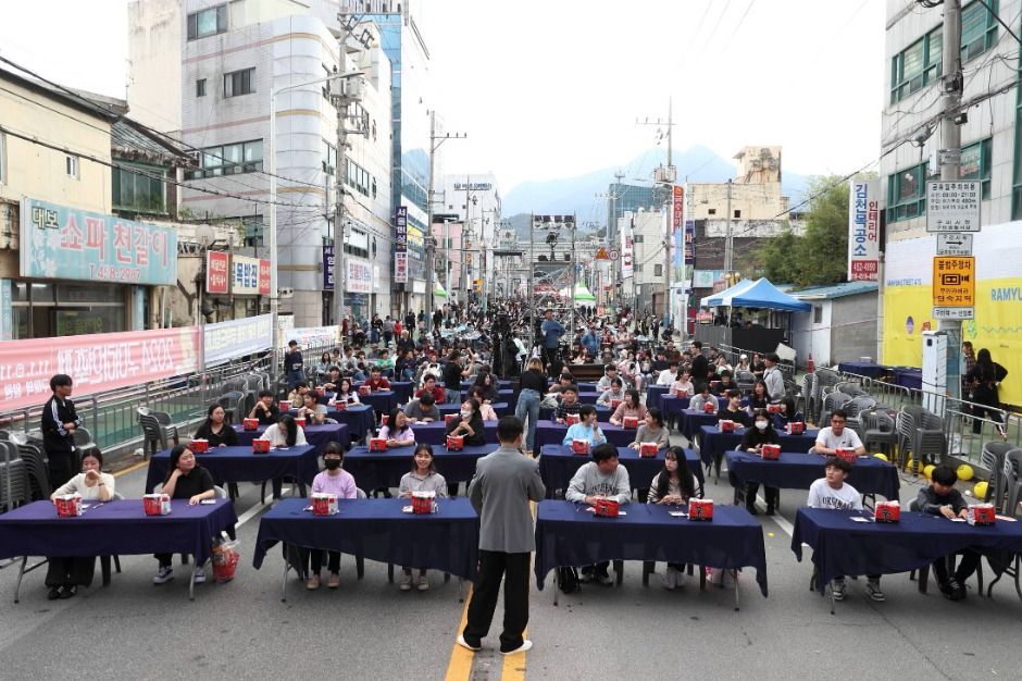 Gumi Ramyun Festival — official photograph 2
