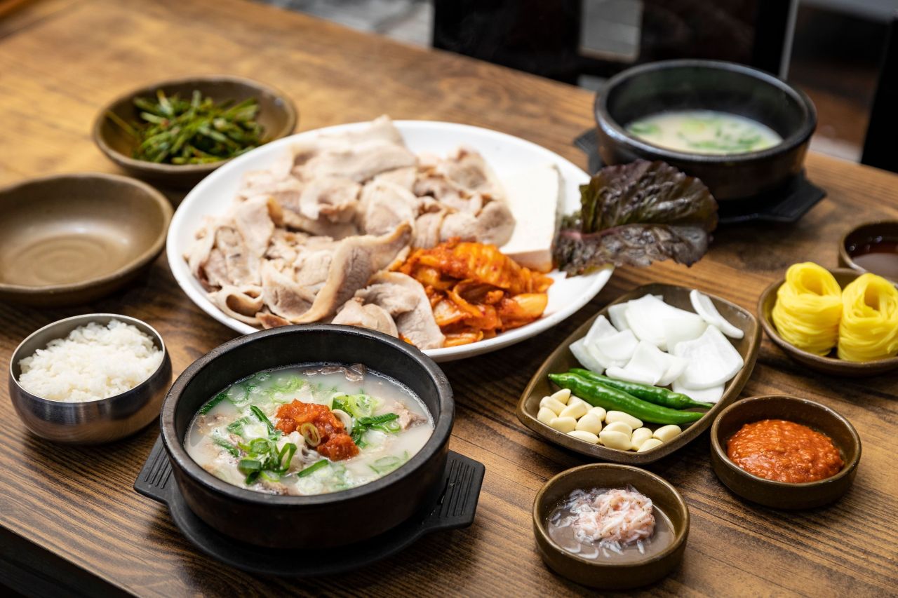 Busan dwaeji-gukbap (pork and rice soup)