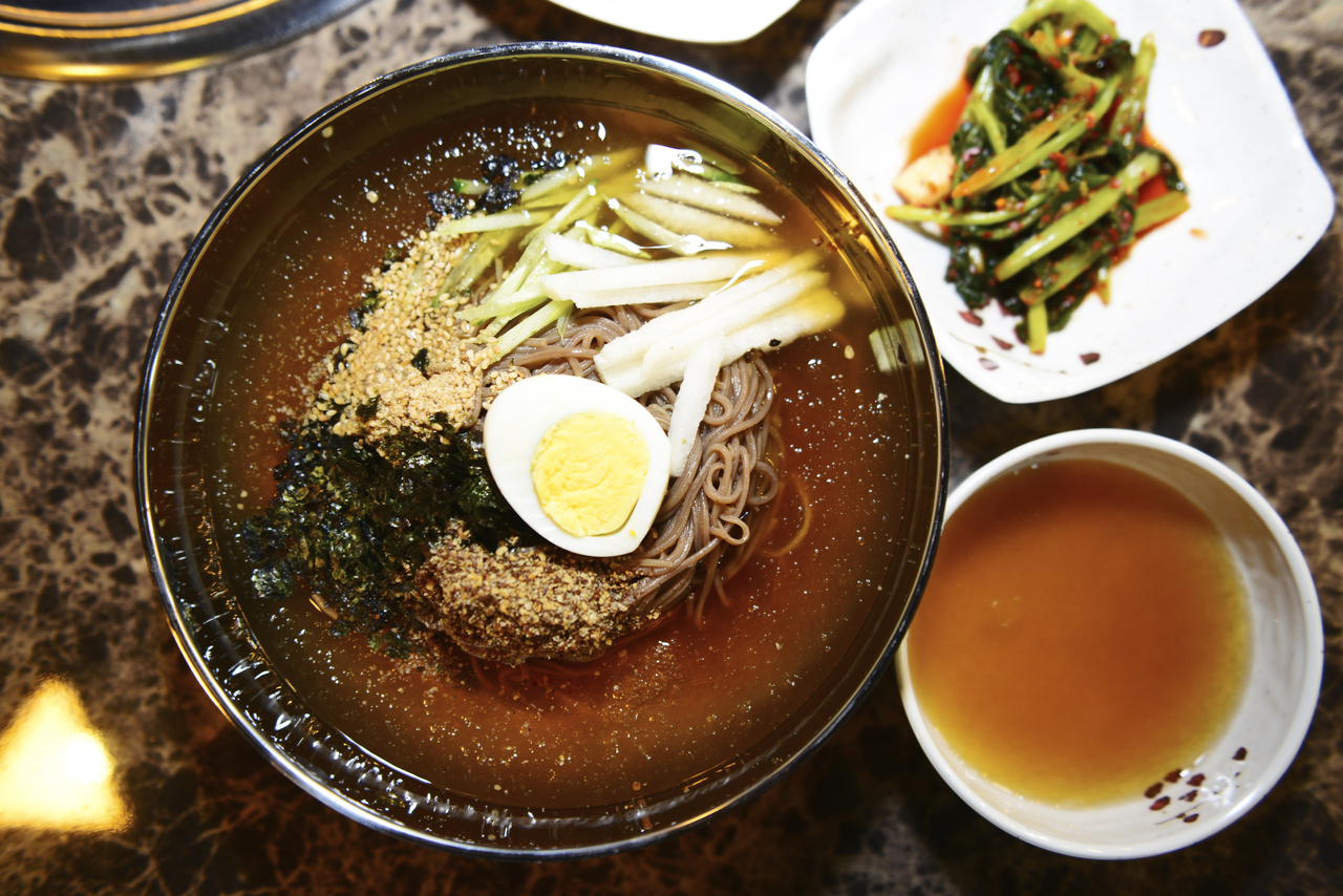 Bongpyeong buckwheat and makguksu