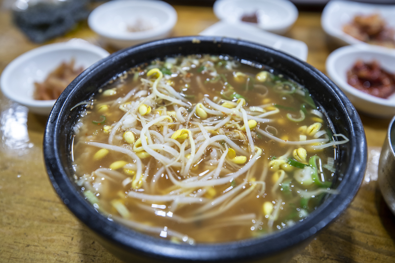 Kongnamul gukbap (bean-sprout rice soup)