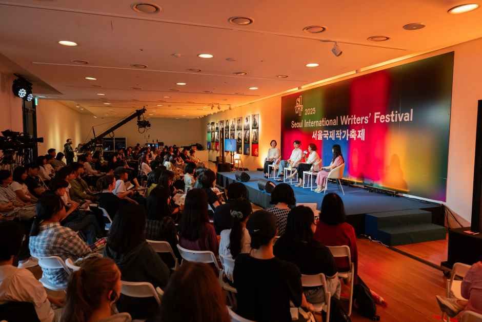 Seoul International Writers' Festival — official photograph 3